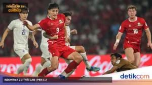 Pha tranh chấp giữa Indonesia và Thái Lan ở chung kết FIFA ASEAN Cup 2026